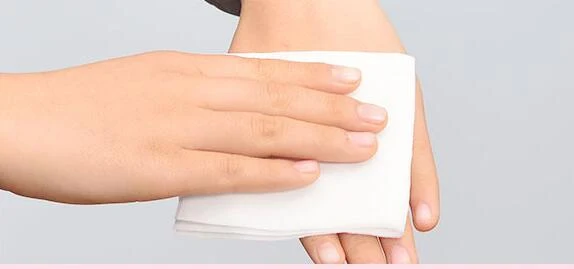 Lenços umedecidos para bebê grossos, supermacios e não irritantes. Limpeza suave e delicada para a pele sensível do seu bebê. — foto 2