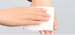 Lenços umedecidos para bebê grossos, supermacios e não irritantes. Limpeza suave e delicada para a pele sensível do seu bebê. — foto 2