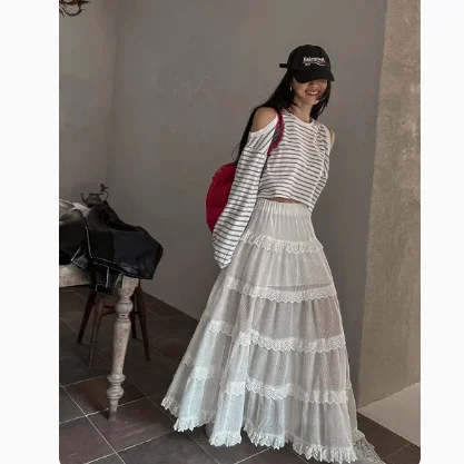 Saia de malha ligeiramente transparente com cintura alta, costura de renda e efeito emagrecedor, ideal para um look elegante. — foto 1
