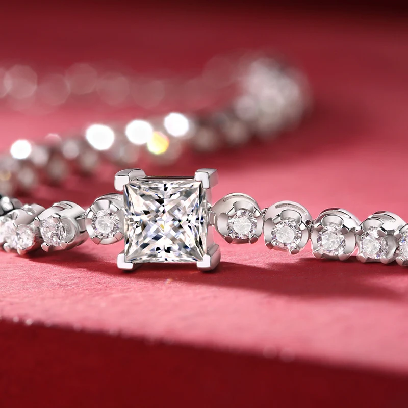 Pulseira de prata S925 com moissanite e design de Cubo Mágico. Um acessório elegante e único para adicionar um toque de brilho e sofisticação ao seu visual. — foto 4