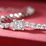 Pulseira de prata S925 com moissanite e design de Cubo Mágico. Um acessório elegante e único para adicionar um toque de brilho e sofisticação ao seu visual. — foto 4