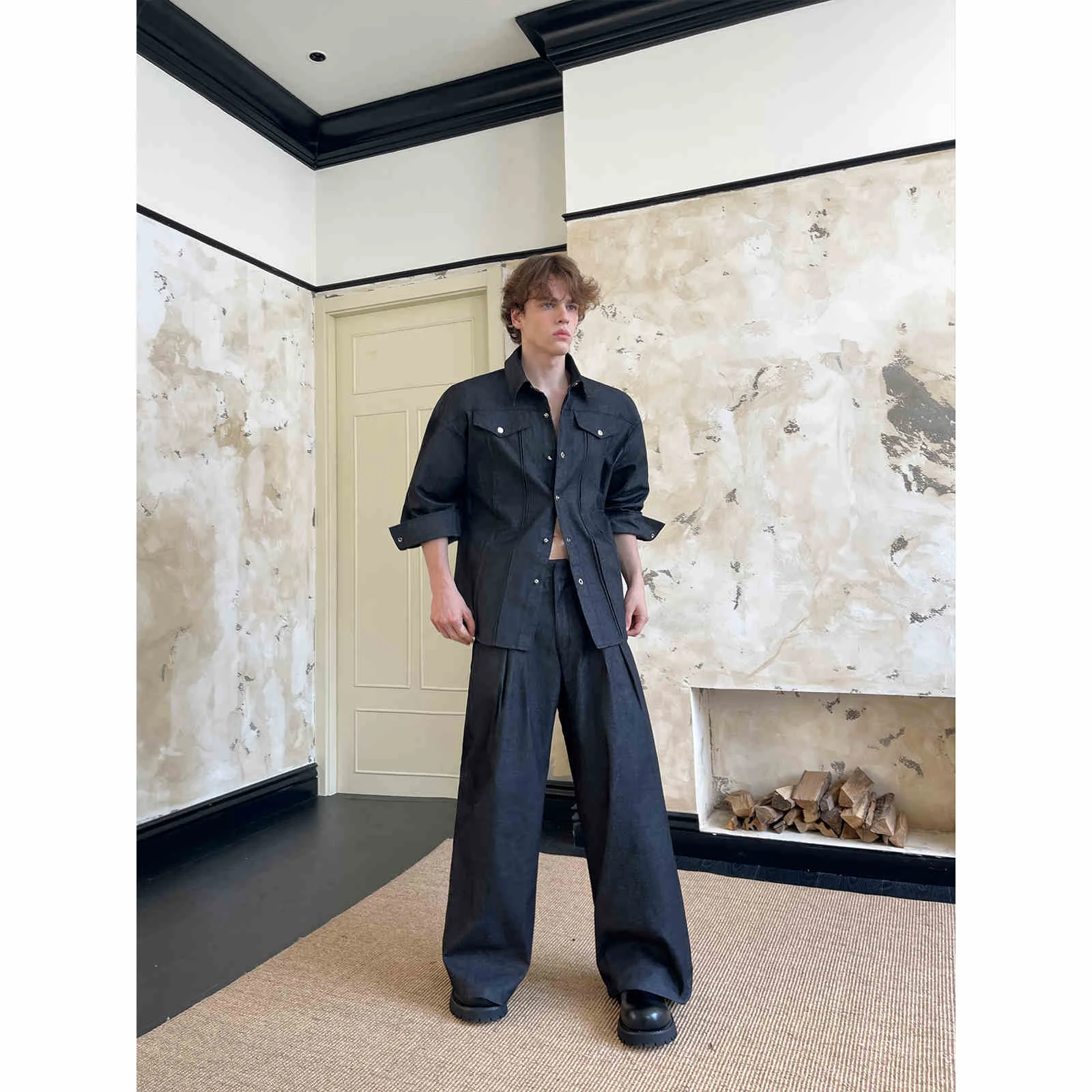 Camisa jeans com fivela de metal tridimensional Ruoshuai High Sense Suit. Estrutura 3D elegante. Conforto e estilo refinado para você. — foto 2