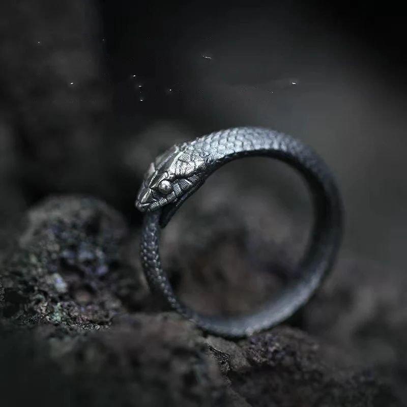 Original Design New Live Mouth Ouroboros Ring für ewige Zyklen und Erneuerung. Ein stilvolles Schmuckstück, das Leben symbolisiert. — foto 4