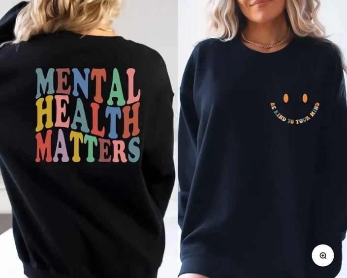 Suéter feminino estampado com gola redonda e manga comprida — foto 1