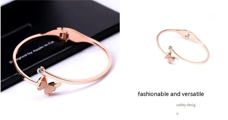 Pulseira feminina simples de borboleta em aço titânio rose gold, leve e elegante, ideal para uso diário, adiciona um toque de charme. — foto 2