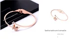Pulseira feminina simples de borboleta em aço titânio rose gold, leve e elegante, ideal para uso diário, adiciona um toque de charme. — foto 2