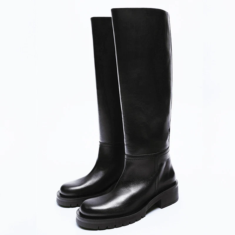 Title 10, Botas de couro marrom areia com cano alto até o...