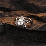 Anel feminino de prata esterlina S925 com textura, abertura ajustável, pérolas de concha e design floral para o dedo indicador. — foto 7