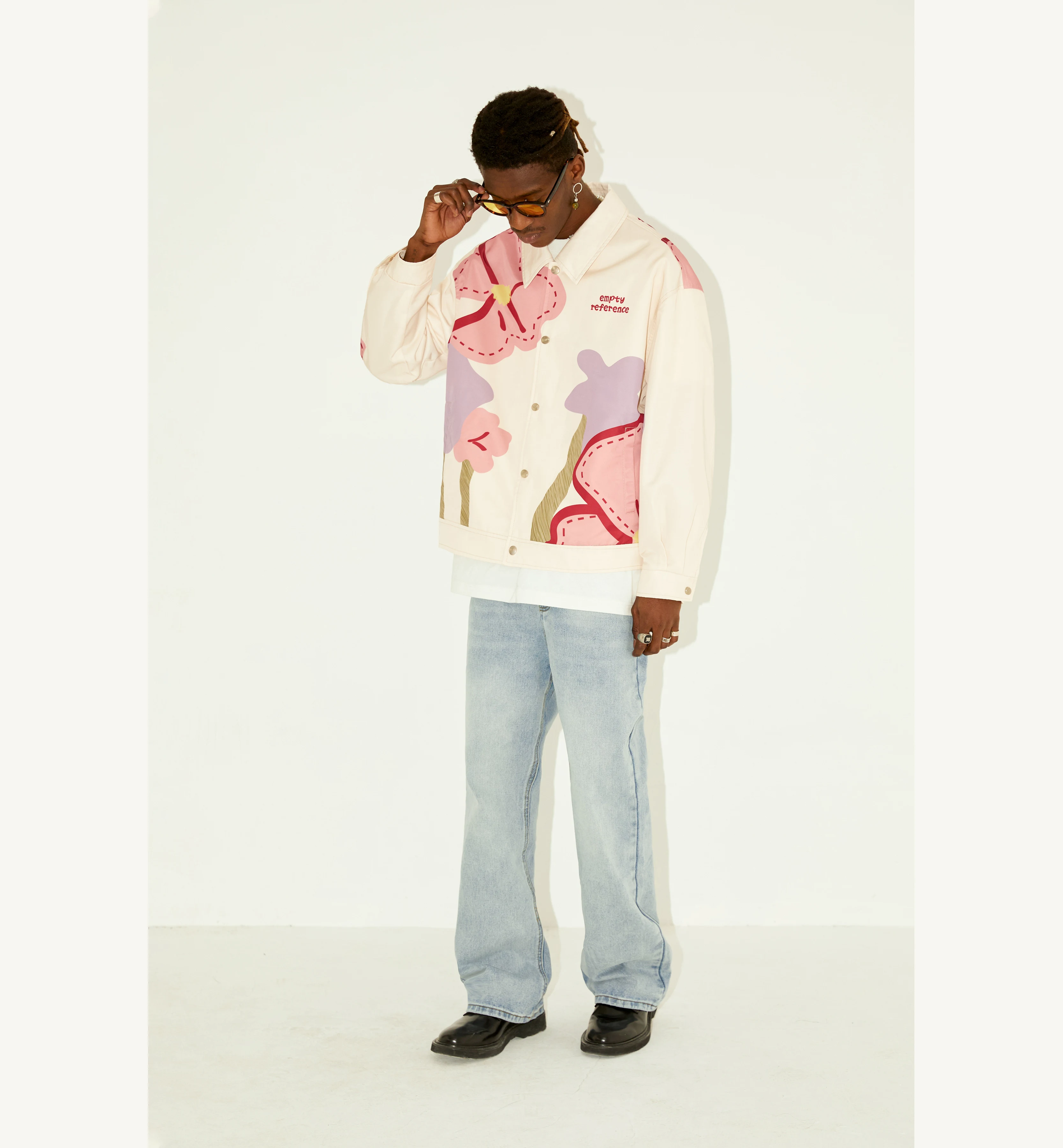 Casaco jaqueta solto com estampa floral original de primavera, tendência leve e moderno, perfeito para looks casuais e cheios de estilo. — foto 2