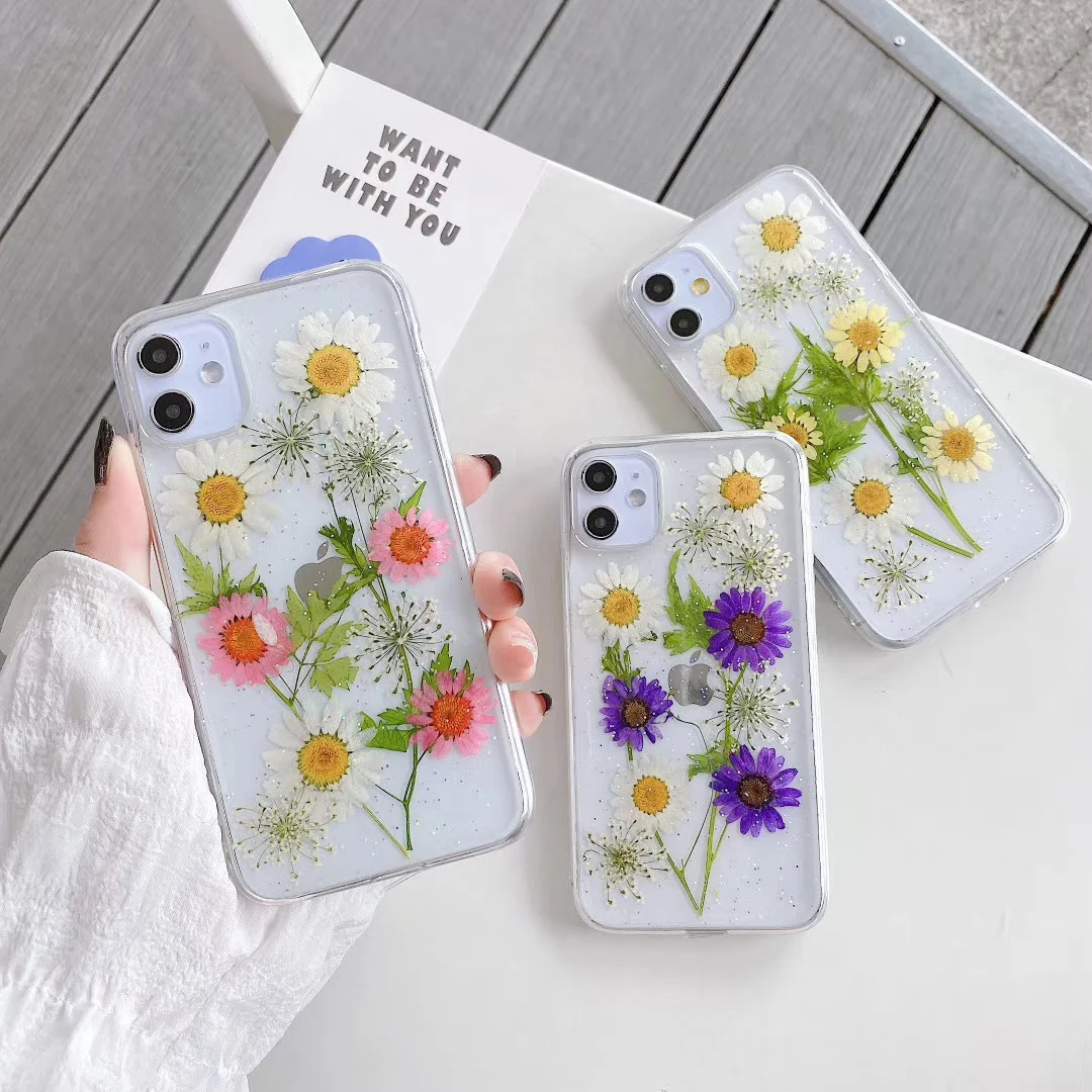 Title 2, Capinha de celular com flores secas e glitter e...