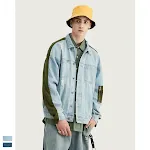 Moletom de denim rasgado, estilo descontraído. Conforto e tendência em uma peça só. Perfeito para um visual casual e moderno. Ideal para qualquer ocasião. — foto 1