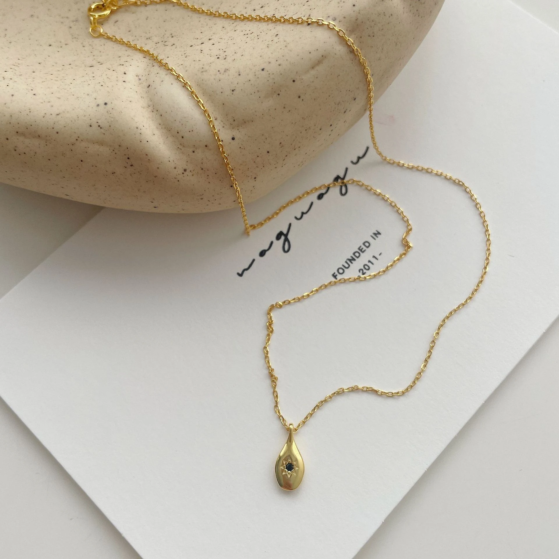 Colar com pingente de gota de água de oliva estrela oito pontas prata esterlina S925 para mulheres. Elegância e brilho em um presente. — foto 11