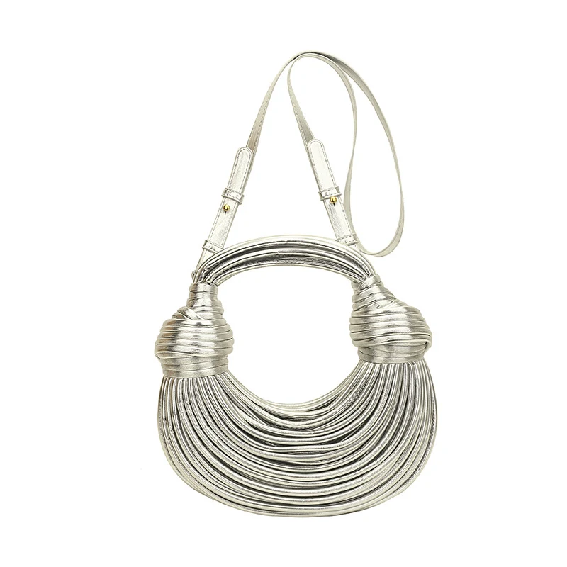 Bolsa de axila Instafamous Metal Noodles fashion, superfície brilhante. Adicione um toque glamouroso ao seu look, perfeita para quem ama moda e praticidade. — foto 2
