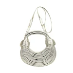 Bolsa de axila Instafamous Metal Noodles fashion, superfície brilhante. Adicione um toque glamouroso ao seu look, perfeita para quem ama moda e praticidade. — foto 2