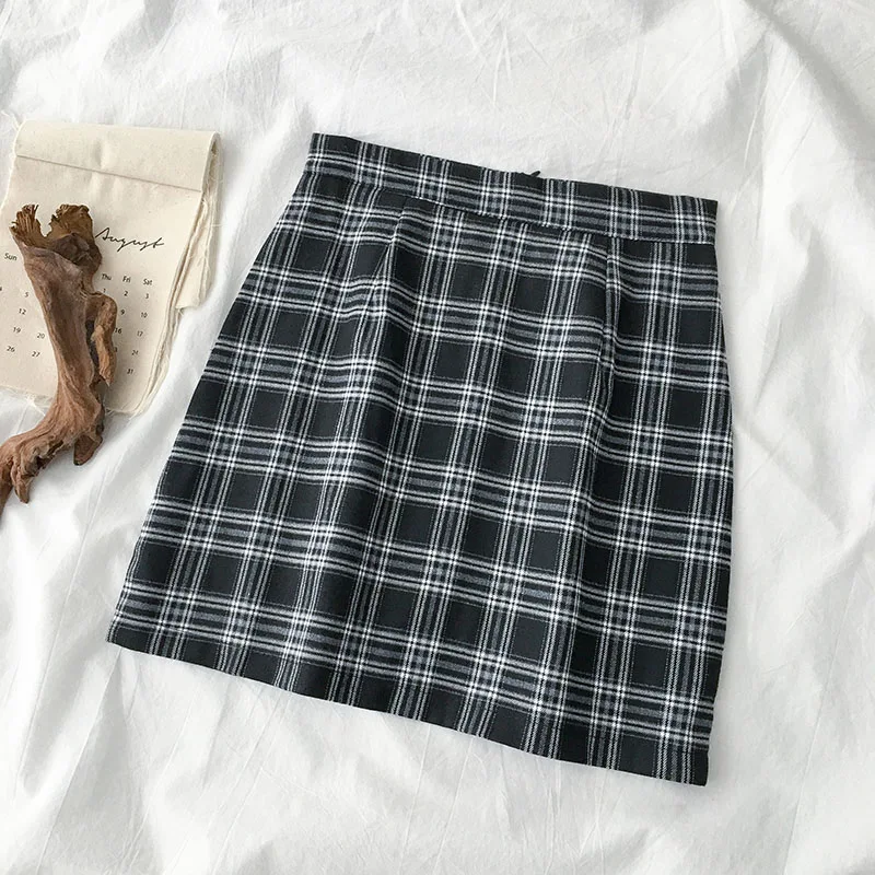 Anti-glare plaid skirt for stylish comfort and sun protection. Enjoy a fashionable look without annoying reflections. Pe — photo 5