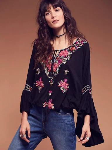 Title 22, Blusa feminina boho com decote em V, bordada e ...