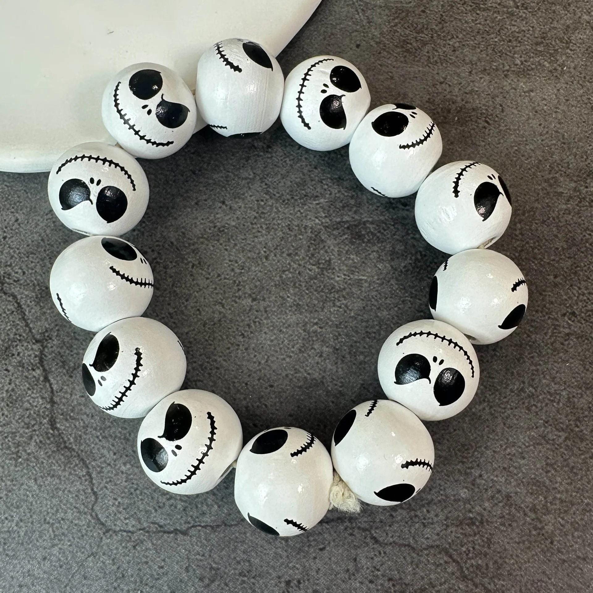 Brincos de Halloween Personalizados Colar Contas de Madeira Adicione um toque festivo com este conjunto personalizado e elegante para o Halloween. — foto 3