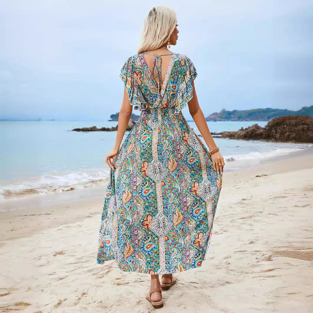 Abito corto in rayon con scollo a V, schiena scoperta, maniche corte a balze e stampa. Perfetto per l'estate, fresco ed elegante. — foto 4