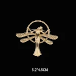 Spilla Angelo Retro Oro Opaco Anima Bella Un accessorio elegante che aggiunge un tocco celeste al tuo stile, perfetto per ogni occasione e outfit. — foto 2