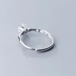 Anel de diamante único com seis garras. Sofisticação clássica e brilho eterno. Ideal para celebrar momentos especiais e amor. — foto 1