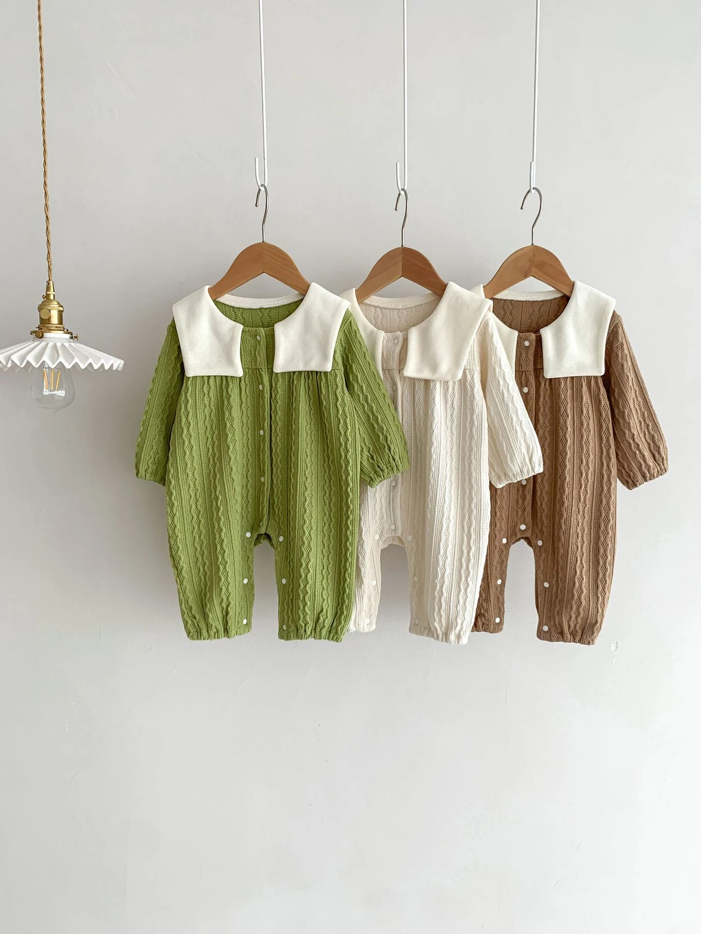 Macacão com cabeça de urso fofo para bebês meninos e meninas. Design giratório para fácil vestir e conforto máximo. Roupa adorável e macia. — foto 15