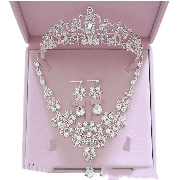 Title 9, Conjunto de três peças de colar e tiara nupcial...