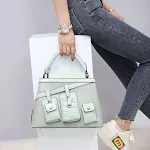 Bolso tote cruzado de mezclilla portátil para llevar tus esenciales con estilo y comodidad. Perfecto para el día a día. — foto 3