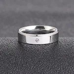 Anéis de casal com um único diamante da moda, brilhantes, chanfrados. Um presente perfeito para casais apaixonados, celebre o amor! — foto 3
