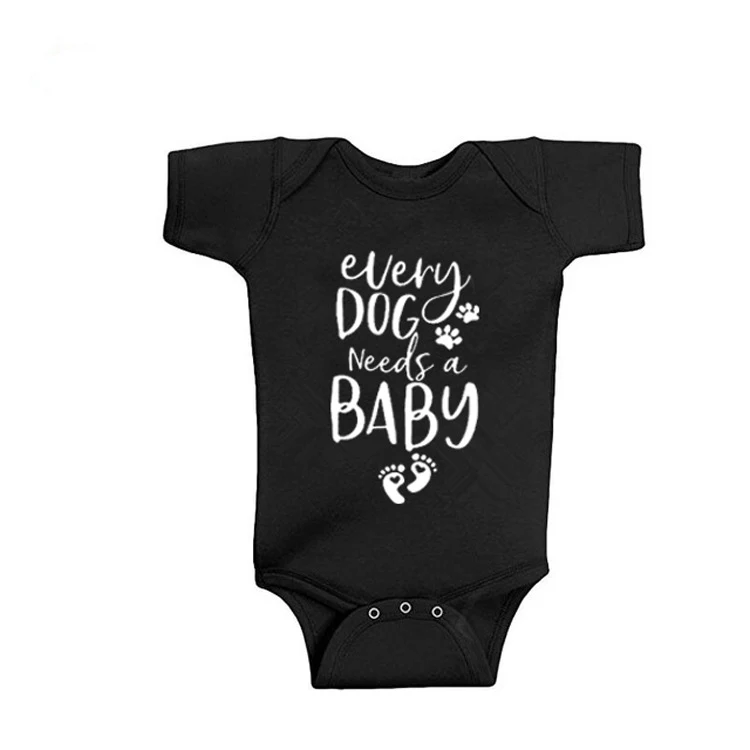 Body Romper Infantil com estampa de triângulos. Macacão de bebê de manga curta, ideal para recém-nascidos e bebês. Conforto e estilo. — foto 4