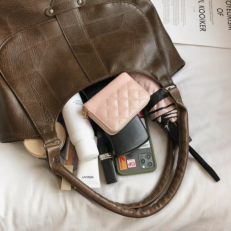Bolsa de ombro portátil casual feminina Leve, prática e estilosa. Ideal para o dia a dia, perfeita para transportar seus pertences com facilidade. — foto 3