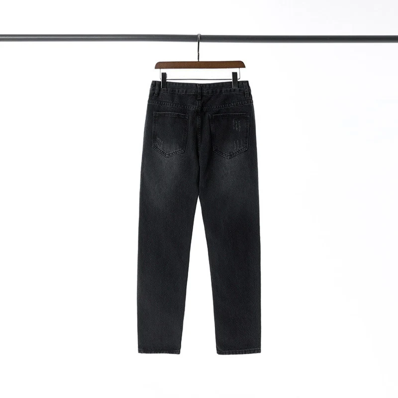 Vaqueros desgastados con roturas estilo cuchillo clásico Denim largo lavado. Jeans para un look vintage cómodo y a la moda. Perfecto ajuste. — foto 2