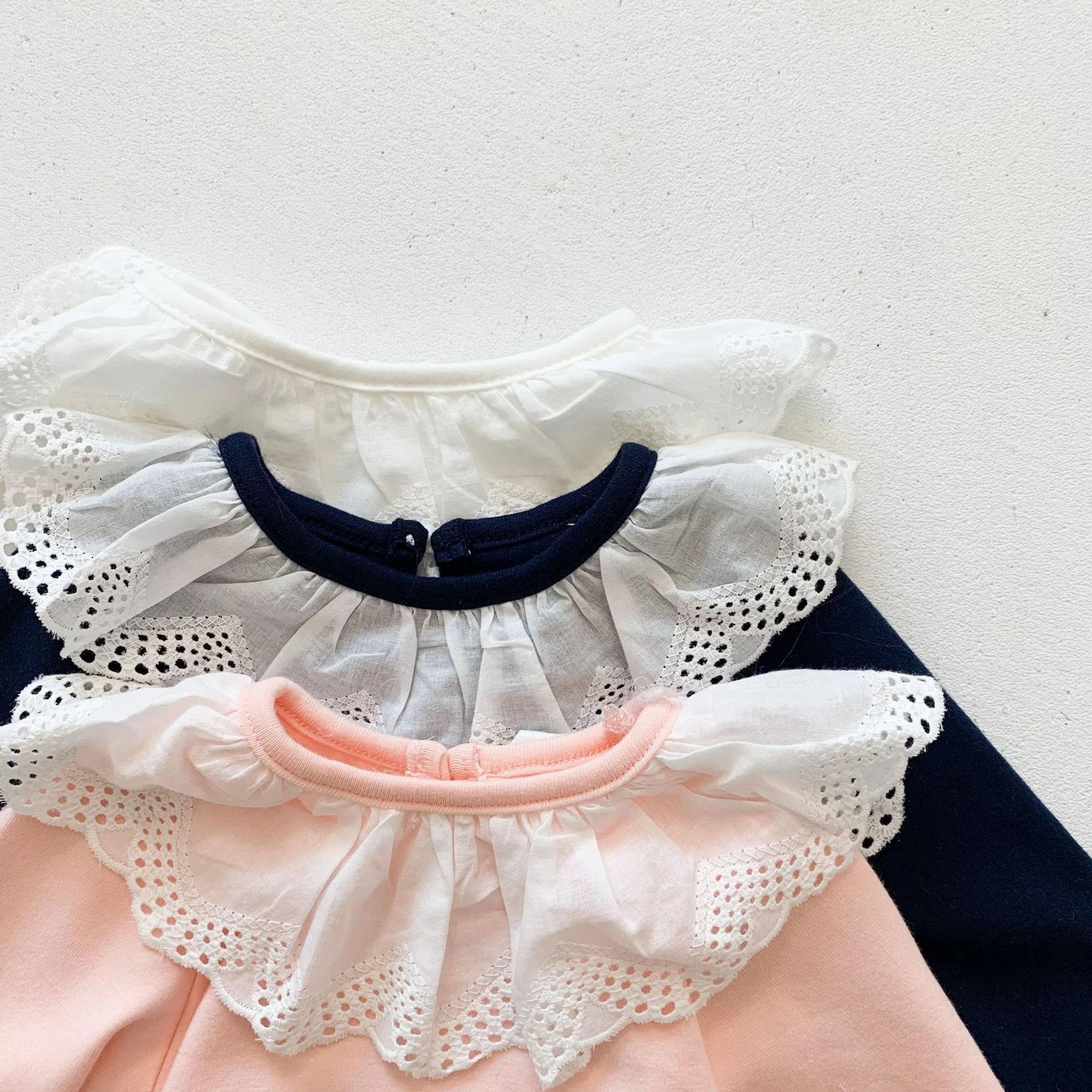 Body de algodão com gola de renda para bebês, macacão infantil, roupa de base, macacão para recém-nascidos, conforto e estilo. — foto 16