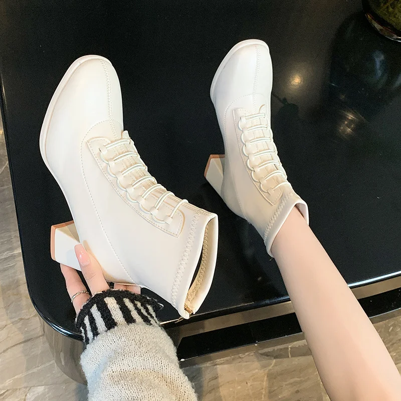 Sapatos femininos casuais, simples, com cadarço, sola macia e formato quadrado na base, perfeitos para uso diário e confortável. — foto 4
