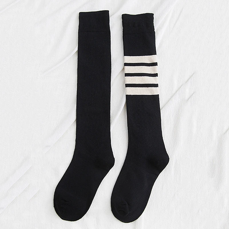 Title 3, Four bars long tube knee socks. Keep warm and s...