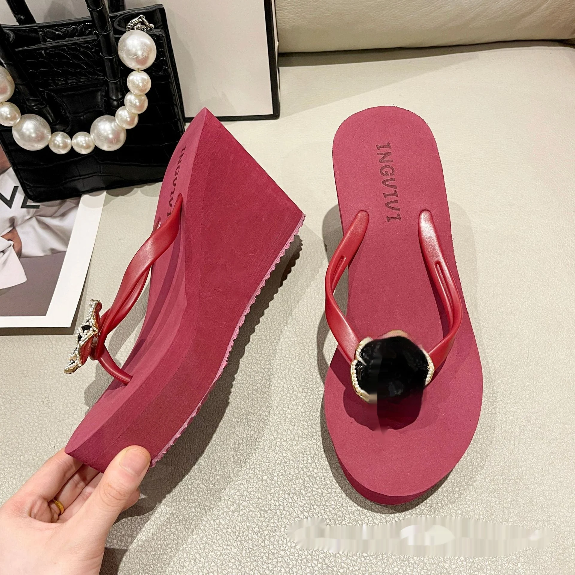 Sandali con plateau semplici a camelia eleganti da donna con tacco alto, perfetti per occasioni speciali e serate. — foto 9