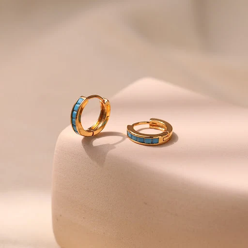 Title 10, Brincos Pequenos Banhados a Ouro 18K com Zircôn...