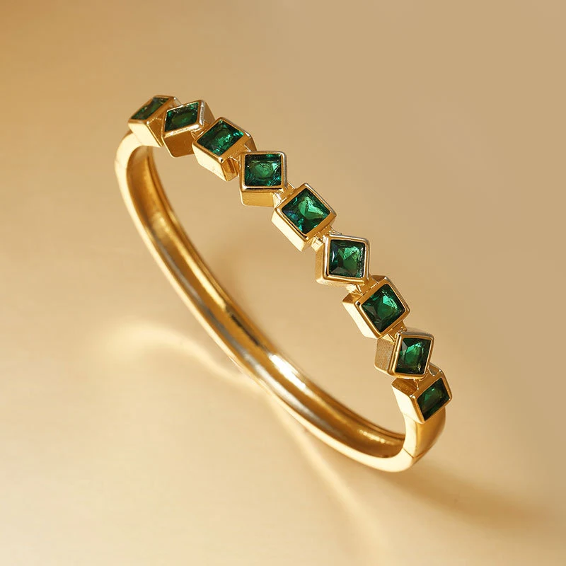 Pulseira feminina com diamantes coloridos embutidos quadrados geométricos. Adicione elegância e sofisticação ao seu visual com esta joia única. — foto 2