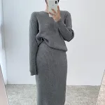 Completo due pezzi donna, maglione e abito a tubino autunno inverno. Goditi il tempo libero con comfort ed eleganza. — foto 4