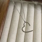 Pingente de corrente de osso de cobra com diamantes coloridos vintage. Adicione um toque de elegância e personalidade ao seu visual. — foto 1