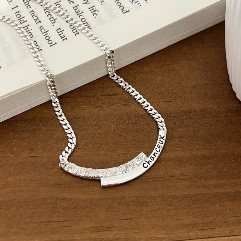 Colar com corrente de clavícula Love Pearl para mulheres, ideal para realçar a beleza do seu pescoço. Um acessório charmoso e delicado para diversas ocasiões. — foto 15