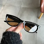 Shiny black tea lens