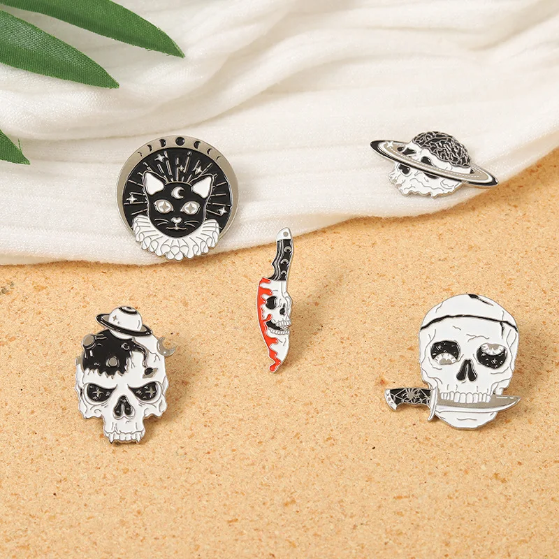 Broche de caveira com cabeça de gato preto, horror, metalizada, distintivo. Adicione um toque gótico à sua jaqueta, bolsa ou lapela. — foto 17