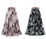 Saia midi de chiffon com estampa floral grande e modelagem ampla, ideal para um visual feminino, elegante e confortável em diversas ocasiões. — foto 27