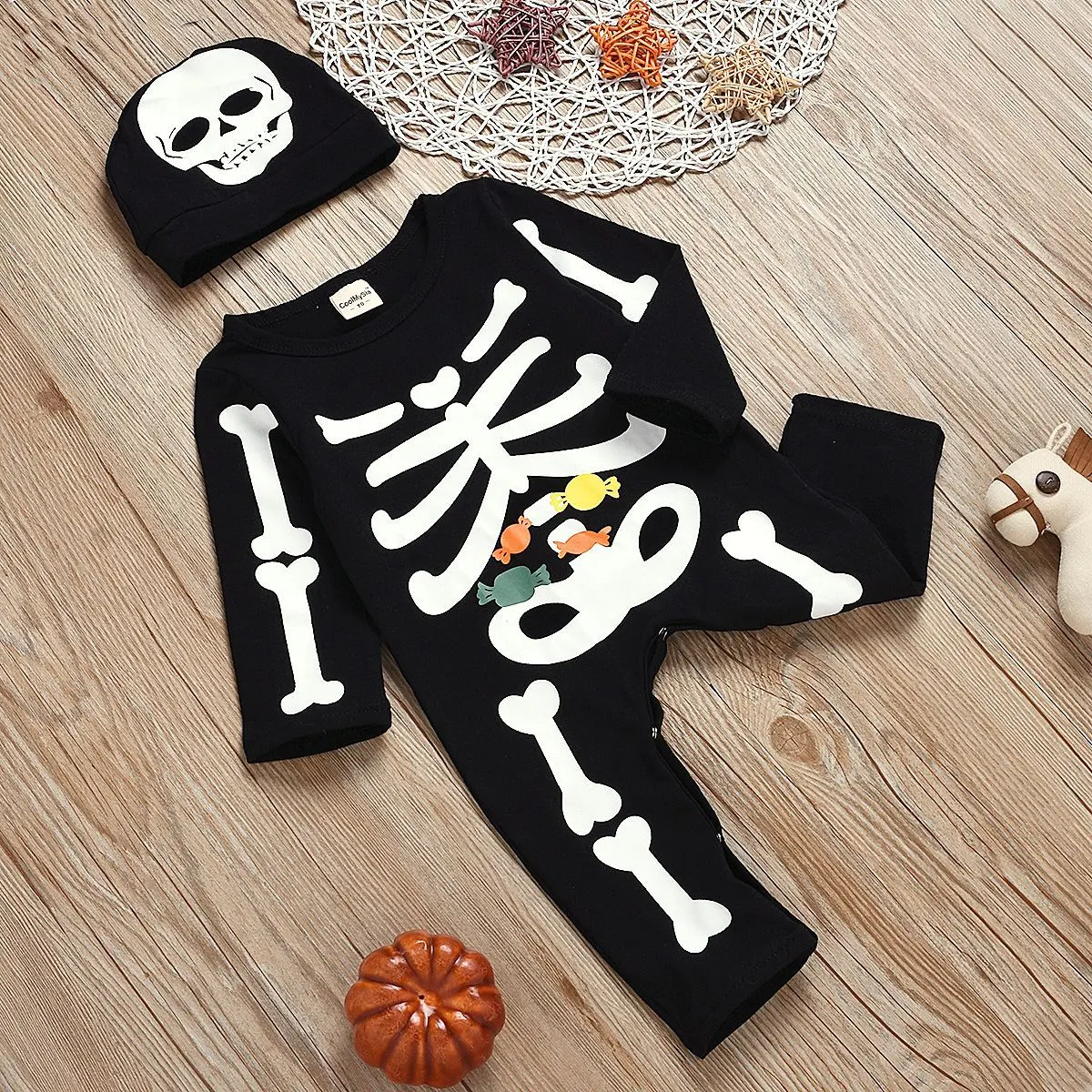Title 4, Printed jumpsuit and hat set for babies. Comfor...