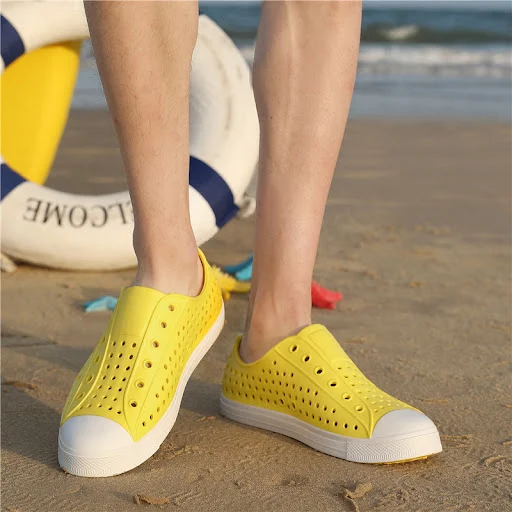 Title 10, Student beach shoes
