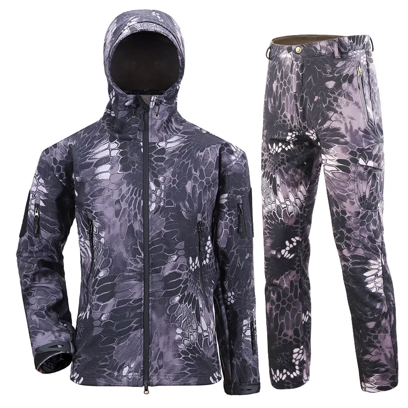 Title 6, Camouflage padded jacket and pants suit for out...
