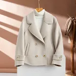 Dames wollen jas met dubbele rij knopen en reverskraag. Stijlvol en warm, ideaal voor een elegante uitstraling in de winter. — foto 9