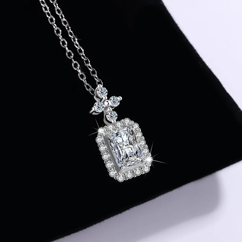 Colar feminino com pingente retangular, corrente clavícula de moda luxuosa e acessível. Adicione elegância ao seu visual com este acessório. — foto 1