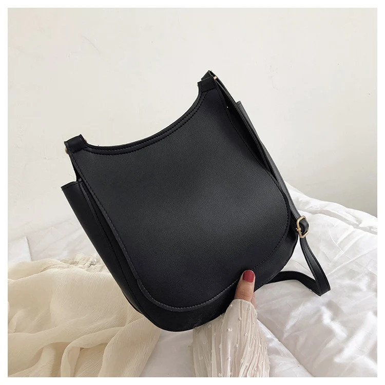 Bolsa feminina versátil estilo retrô simples, perfeita para qualquer look. Combina com tudo, prática e elegante, ideal para o dia a dia ou ocasiões especiais. — foto 21