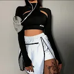 Saia com fenda refletiva feminina. Seja vista com segurança e estilo, ideal para corridas noturnas e eventos com pouca luz. — foto 3